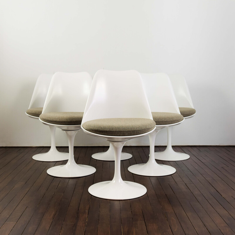 Ensemble de 6 chaises d'appoint vintage Tulip avec base pivotante par Eero Saarinen 1957