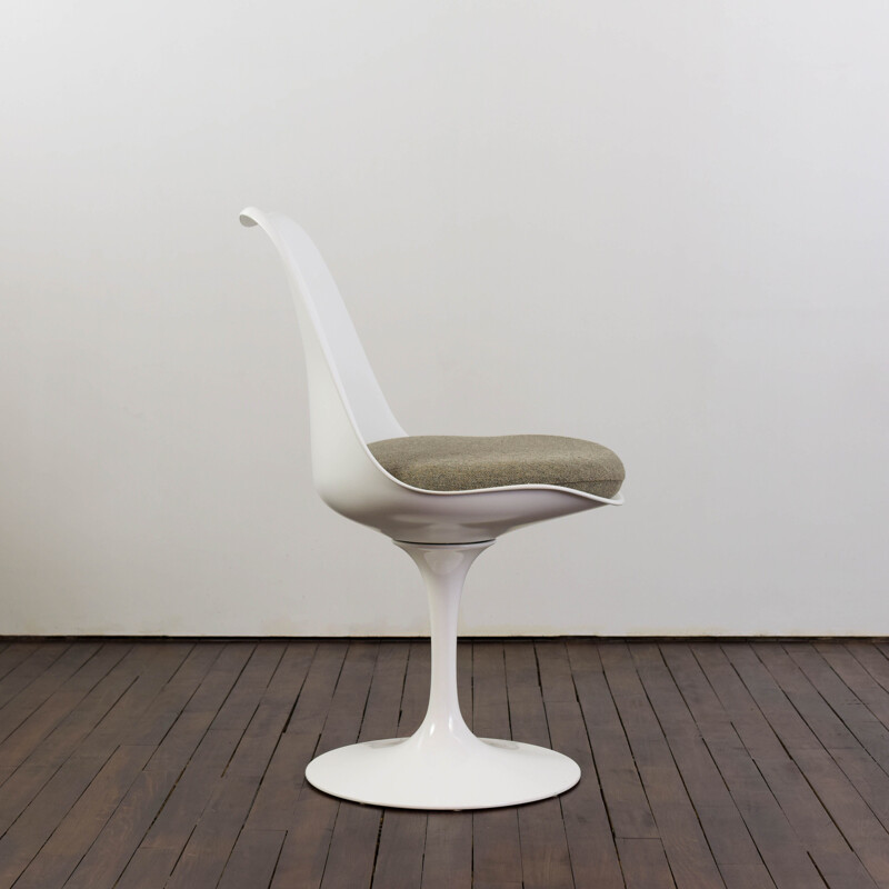 Set of 6 vintage Tulip side chairs with swivel base by Eero Saarinen 1957