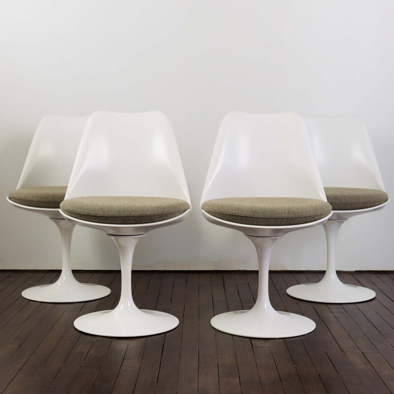 Set of 6 vintage Tulip side chairs with swivel base by Eero Saarinen 1957