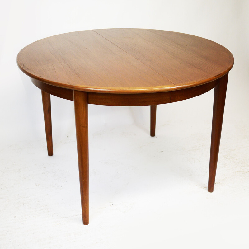 Round vintage teak extensible table by Gudme Mobelfabrik, Danish 1960