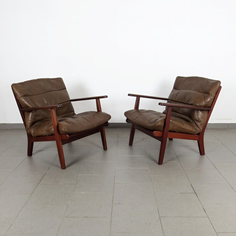 Pair of vintage armchairs 1970