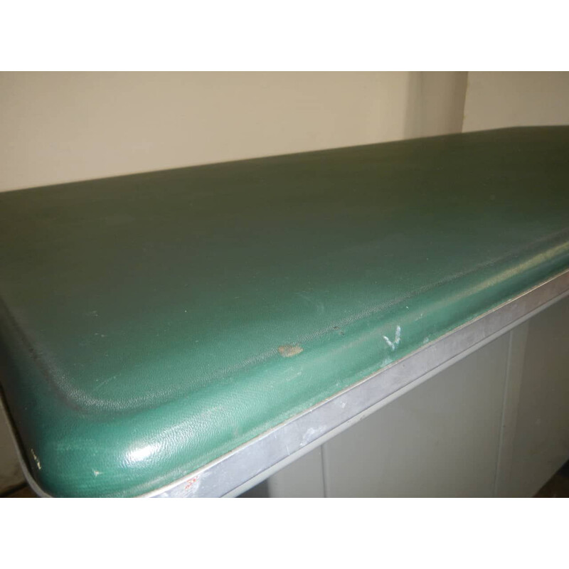 Weißer Vintage-Schreibtisch aus Eisen und grünem Kunstleder