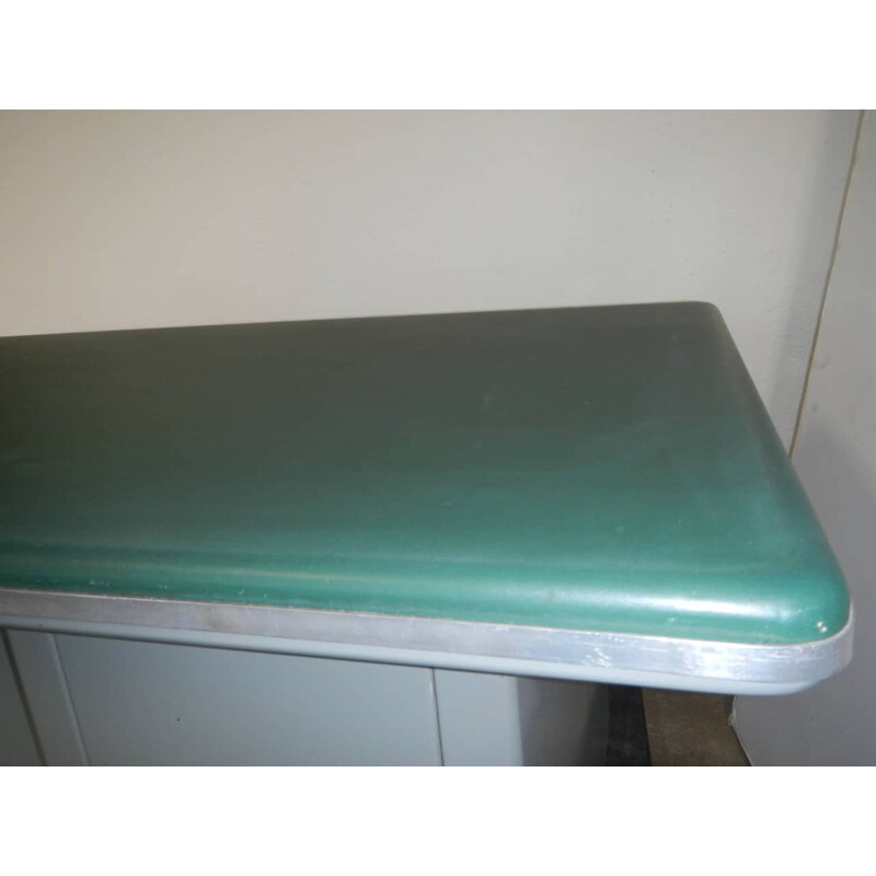 Weißer Vintage-Schreibtisch aus Eisen und grünem Kunstleder
