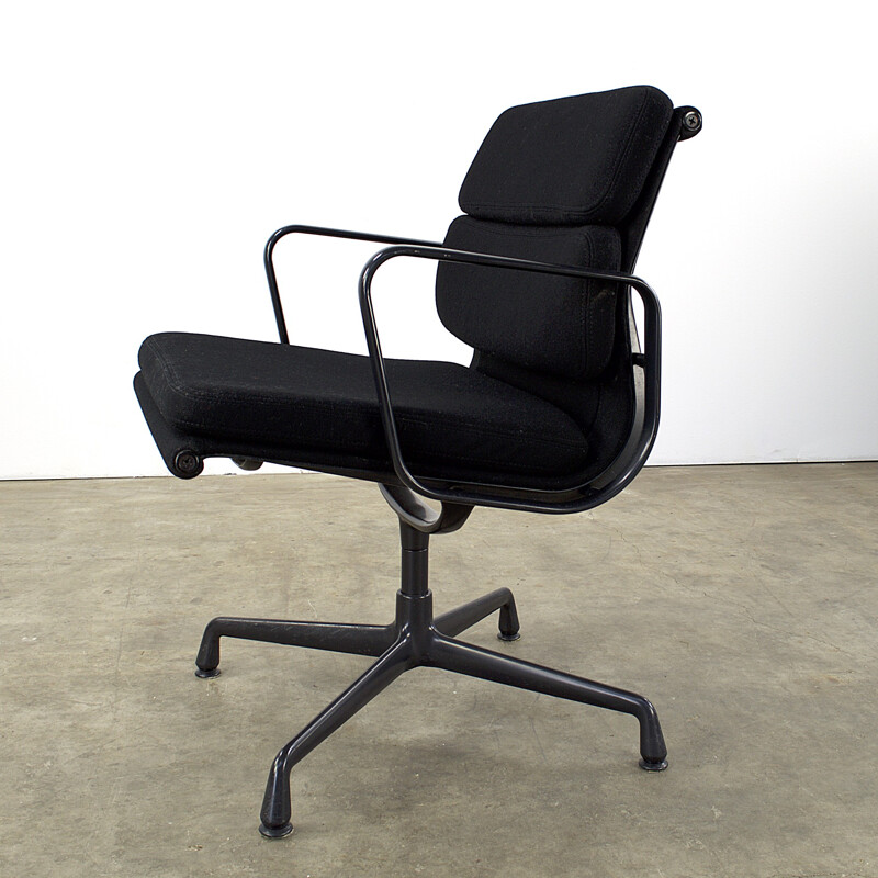 Vitra "EA217" office chair in metal and black fabric, Charles EAMES - 1990s