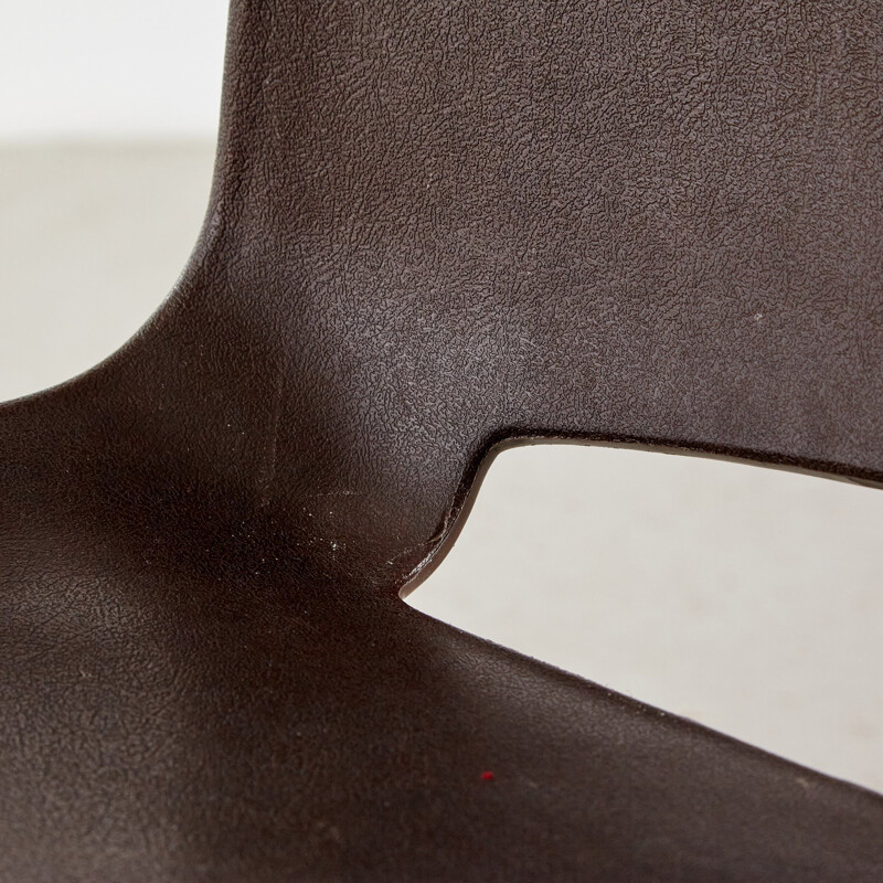 Chaise empilable vintage en plastique brun 1970