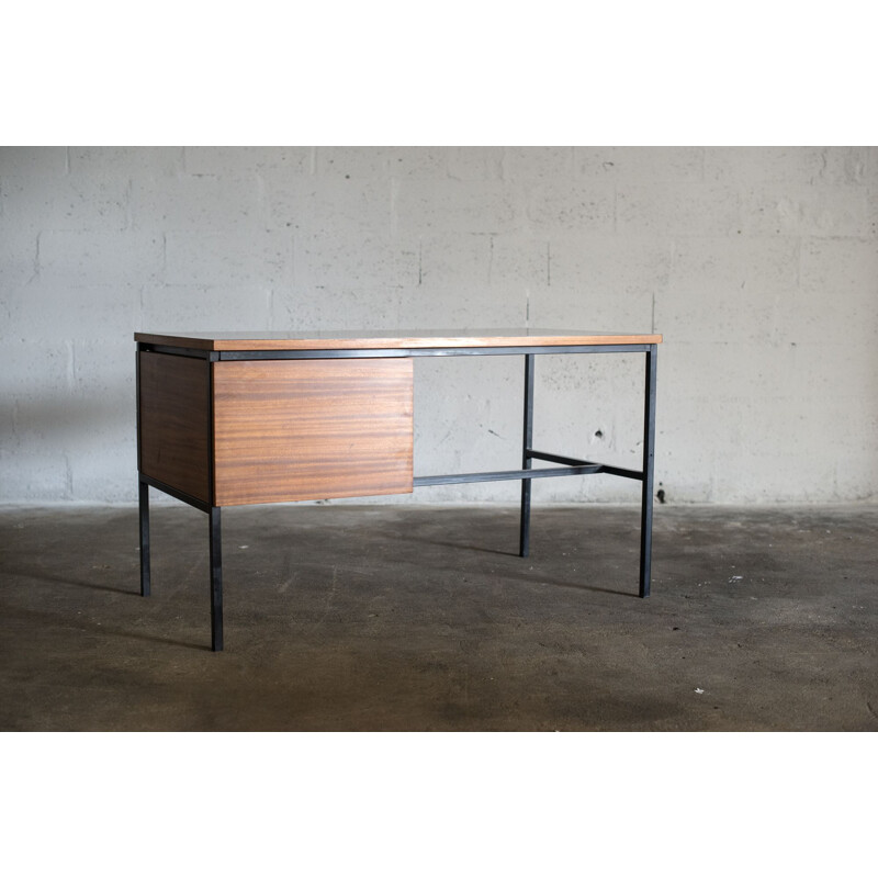 Bureau vintage modelé 620 par Pierre Gariche