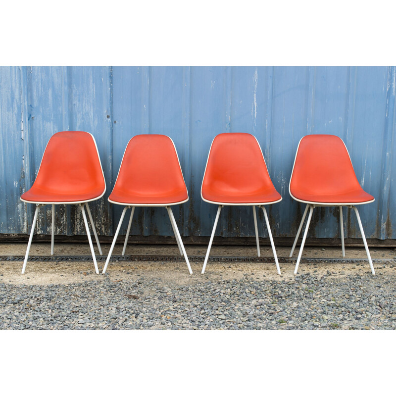 Suite de 4 Chaises vintage en skai orange et fibre parchemin