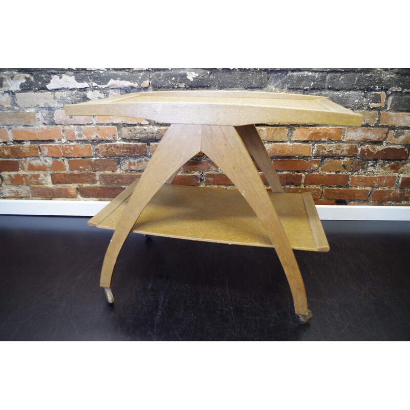 Table basse  vintage en bois de chêne et planche avec une étagère 1960