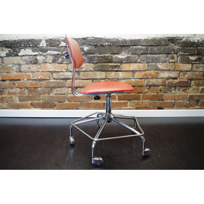 Vintage mobile office chair