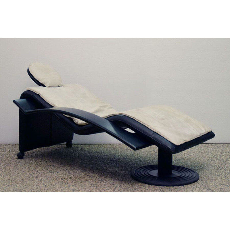 Vintage chaise longue on castors Italy 1980s