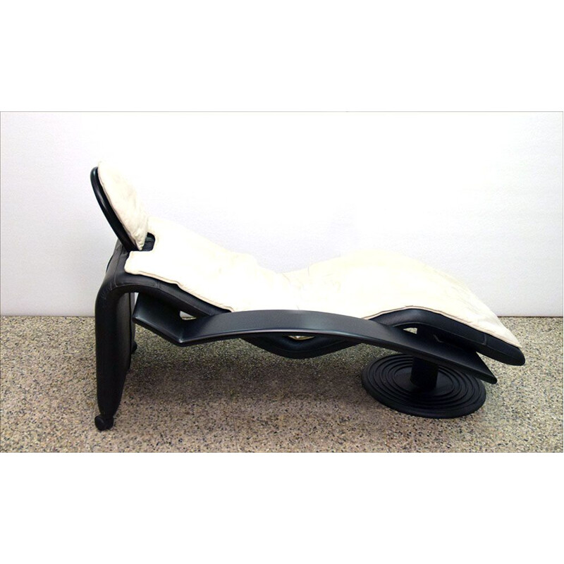 Vintage chaise longue on castors Italy 1980s