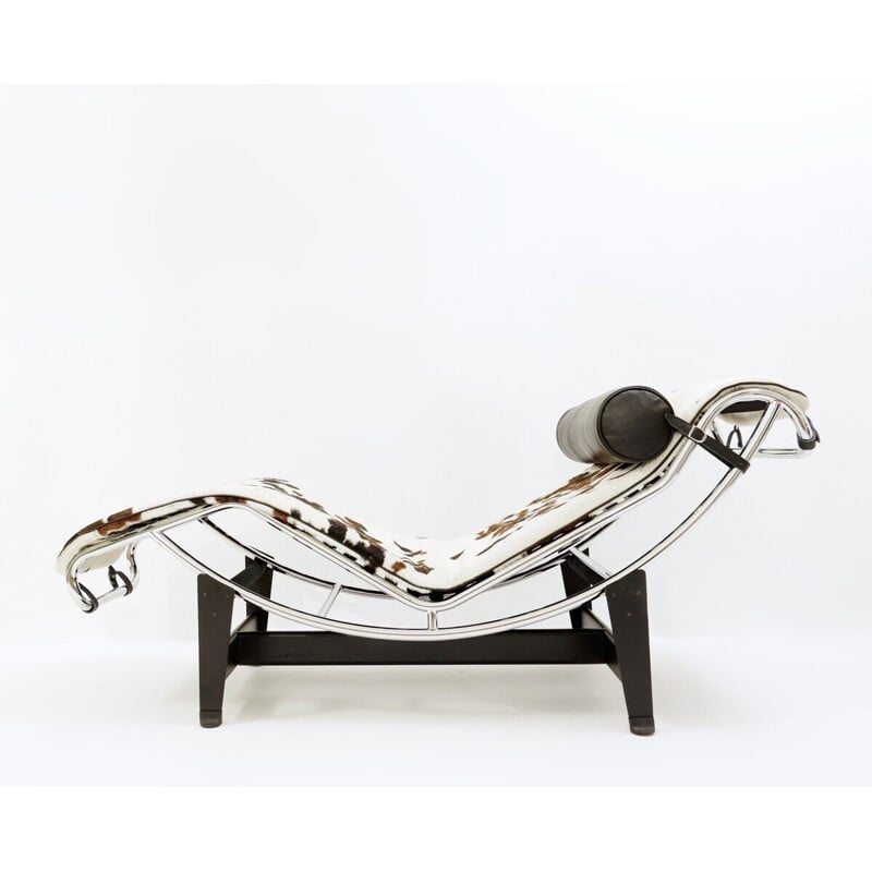 Chaise longue vintage LC4 Cassina Le Corbusier, peau de poney