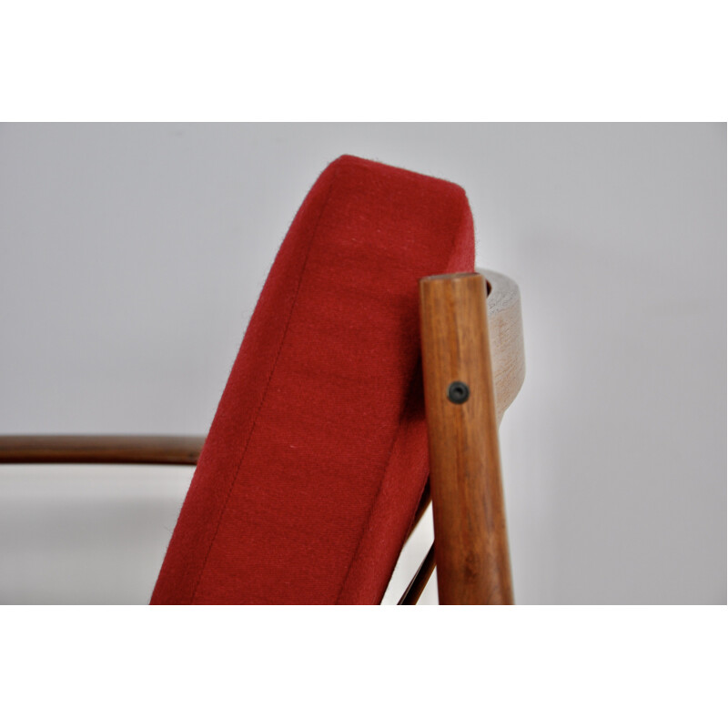 Paire de fauteuil vintage en bois et tissus de couleur rouge par Grete Jalk 1960