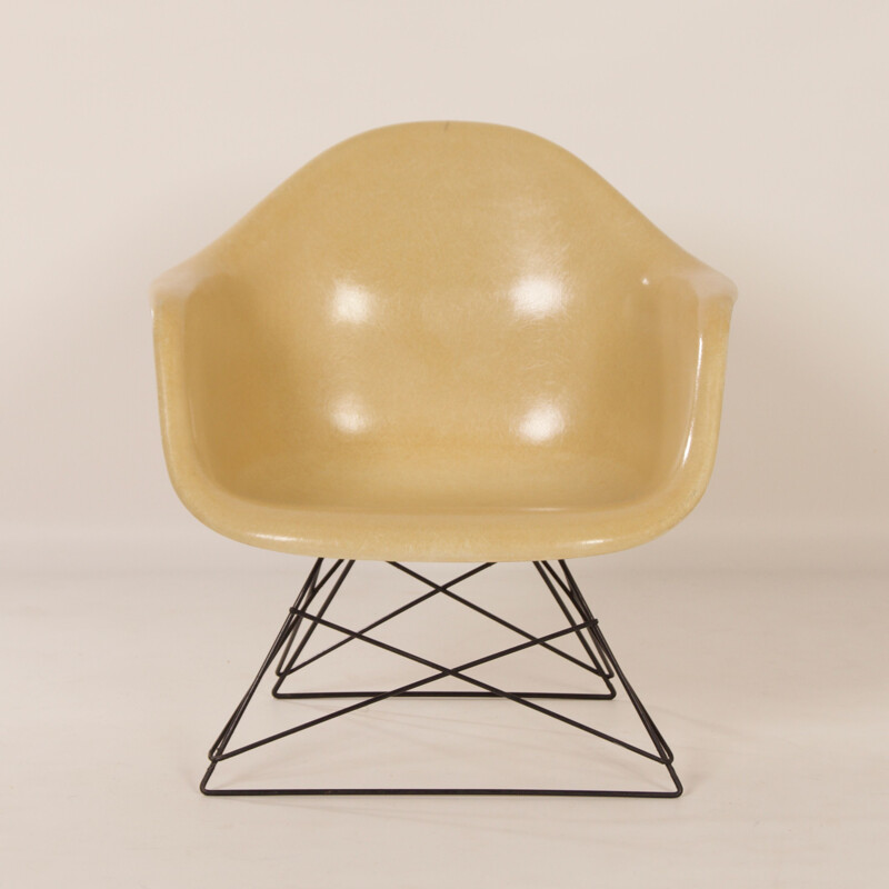 Vintage LAR armchair by Charles and Ray Eames for Herman Mille 1970s