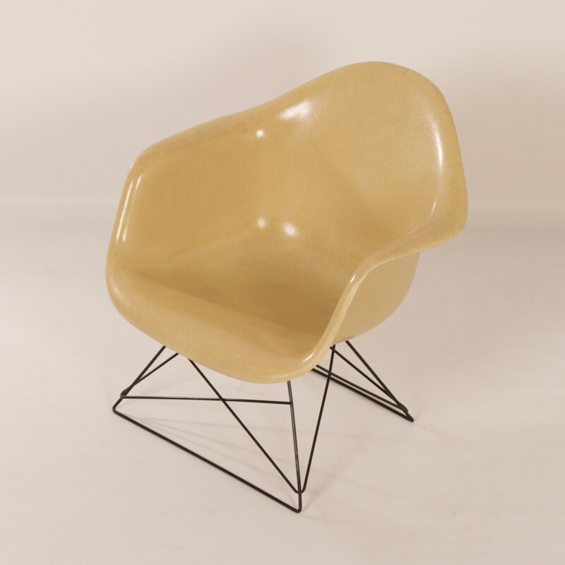 Vintage LAR armchair by Charles and Ray Eames for Herman Mille 1970s