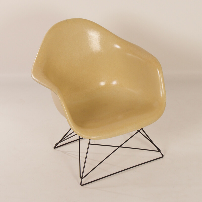 Vintage LAR armchair by Charles and Ray Eames for Herman Mille 1970s