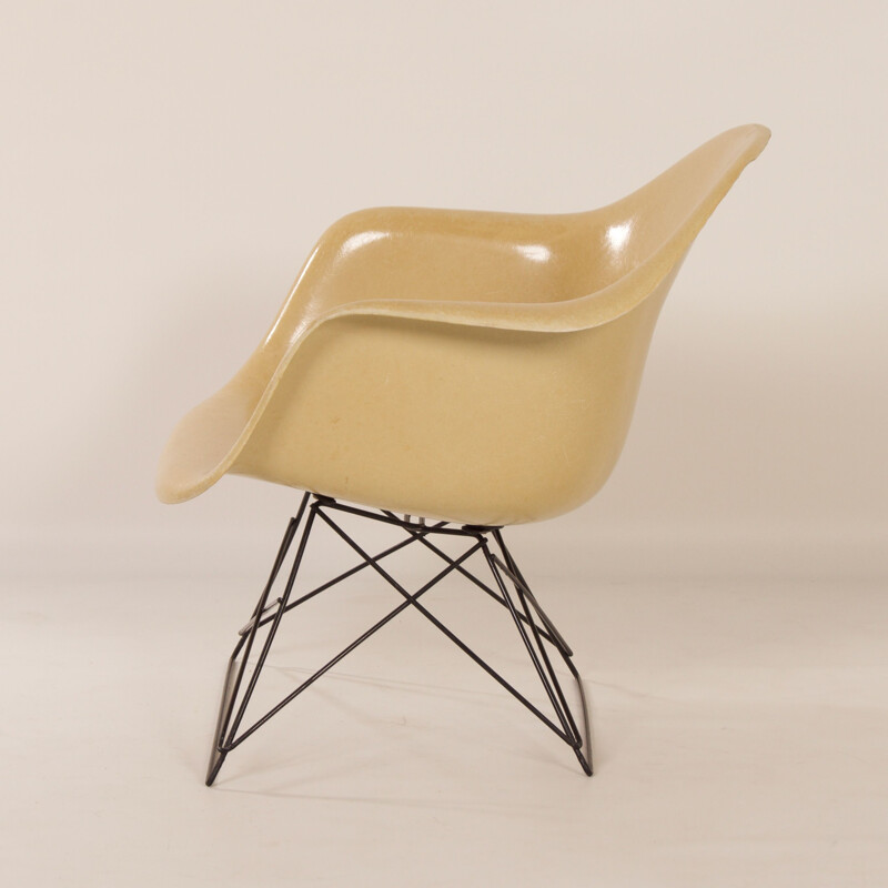 Vintage LAR armchair by Charles and Ray Eames for Herman Mille 1970s