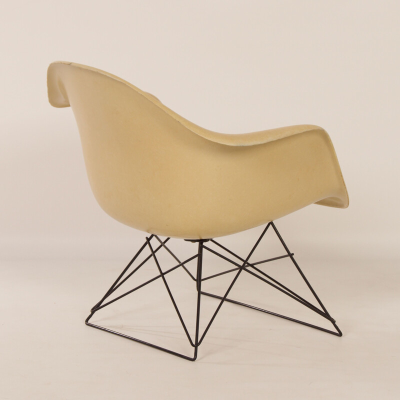 Vintage LAR armchair by Charles and Ray Eames for Herman Mille 1970s