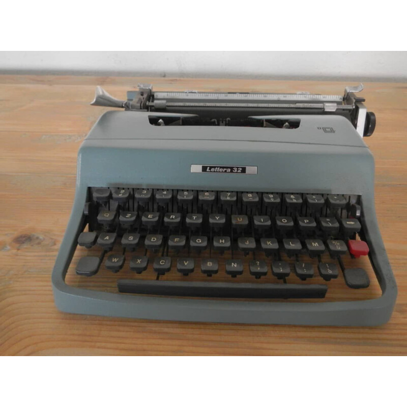Máquina de escrever Vintage da Olivetti, Itália 1960