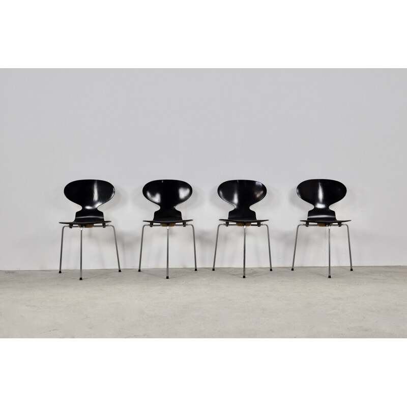 Set of 4 vintage Chairs Model by Arne Jacobsen for Fritz Hansen 1950s