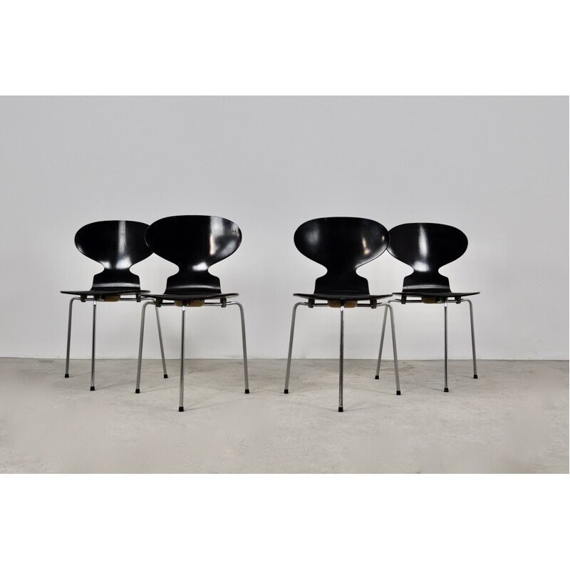 Set of 4 vintage Chairs Model by Arne Jacobsen for Fritz Hansen 1950s