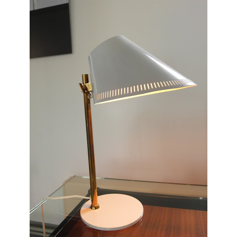 Idman Scandinavian white desk lamp in brass and metal, Paavo TYNELL - 1950