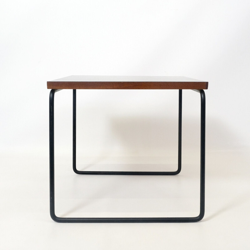 Pierre Guariche, table d’appoint noire pour Steiner, 1955.