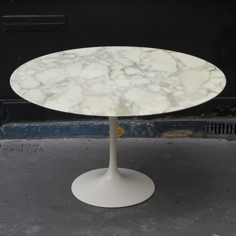 Vintage Tulip round table in marble 1970s