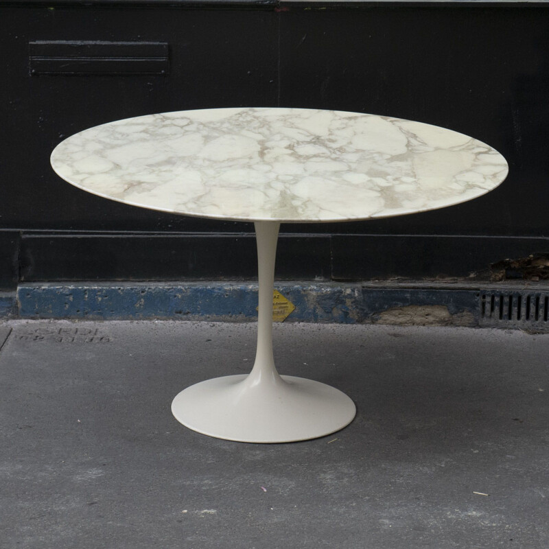 Vintage Tulip round table in marble 1970s