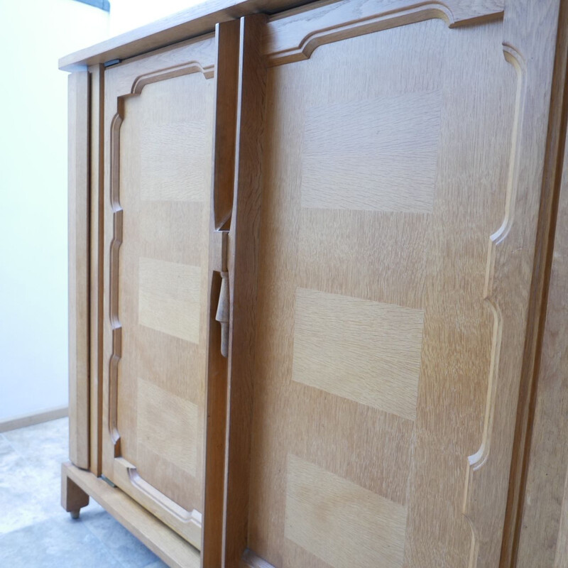 Armoire  vintage en chêne modèle bouvine de Guillerme et Chambron, France 1960