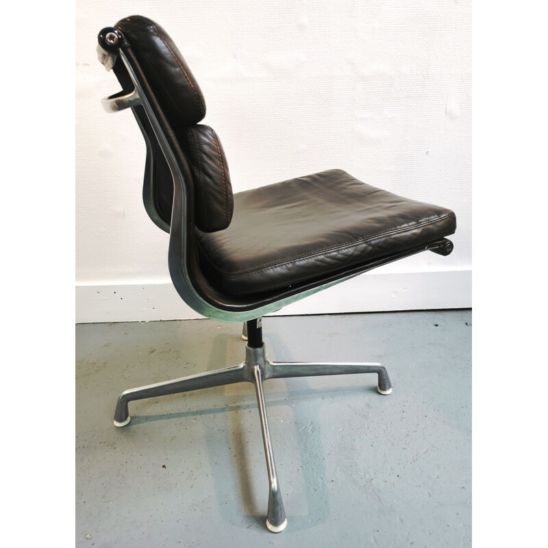 Vintage Soft Pad EA 205 Eames armchair for Herman Miller