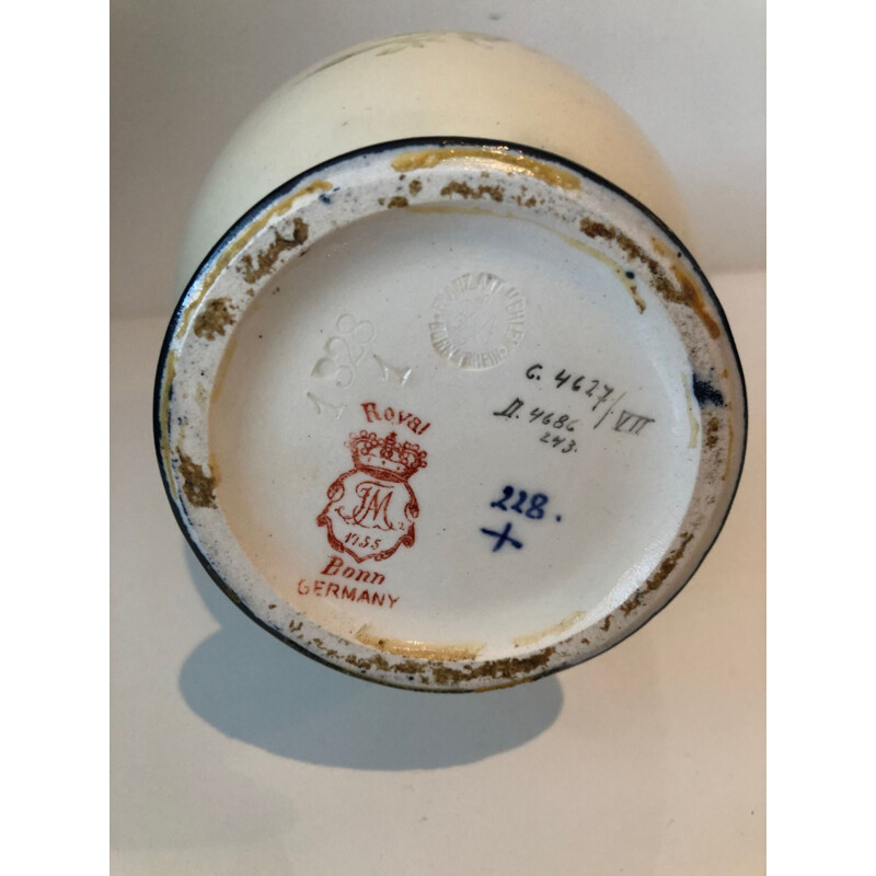 Vase vintage en porcelaine avec des fleurs peintes à la main