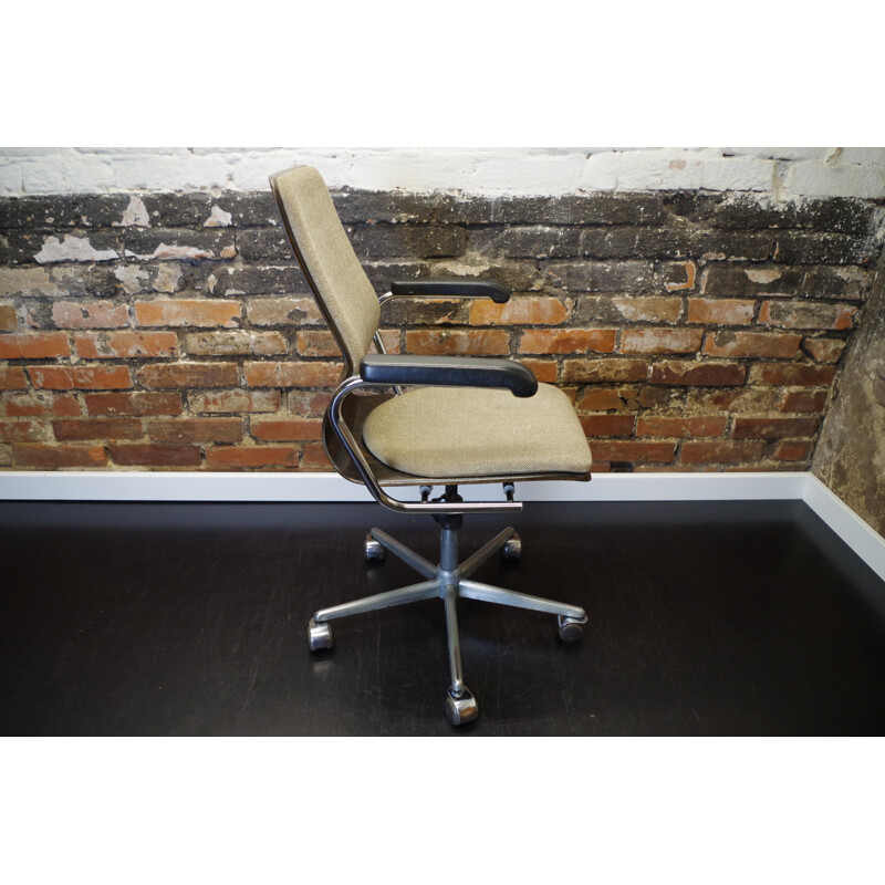 Vintage swivel office chair by Elmar Flototto Pagholz 1970s