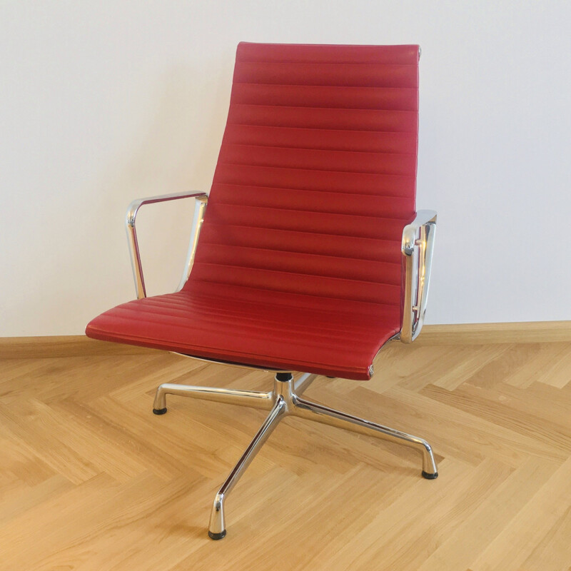 Vintage aluminium stoel van Charles en Ray Eames door Vitra