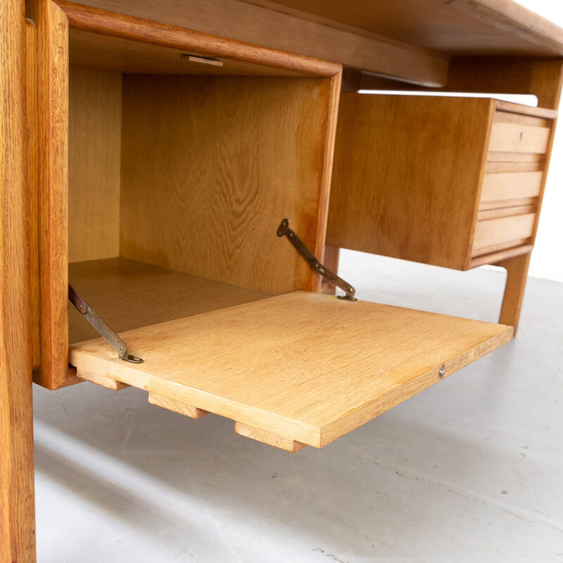 Vintage oak desk for GV Mobler