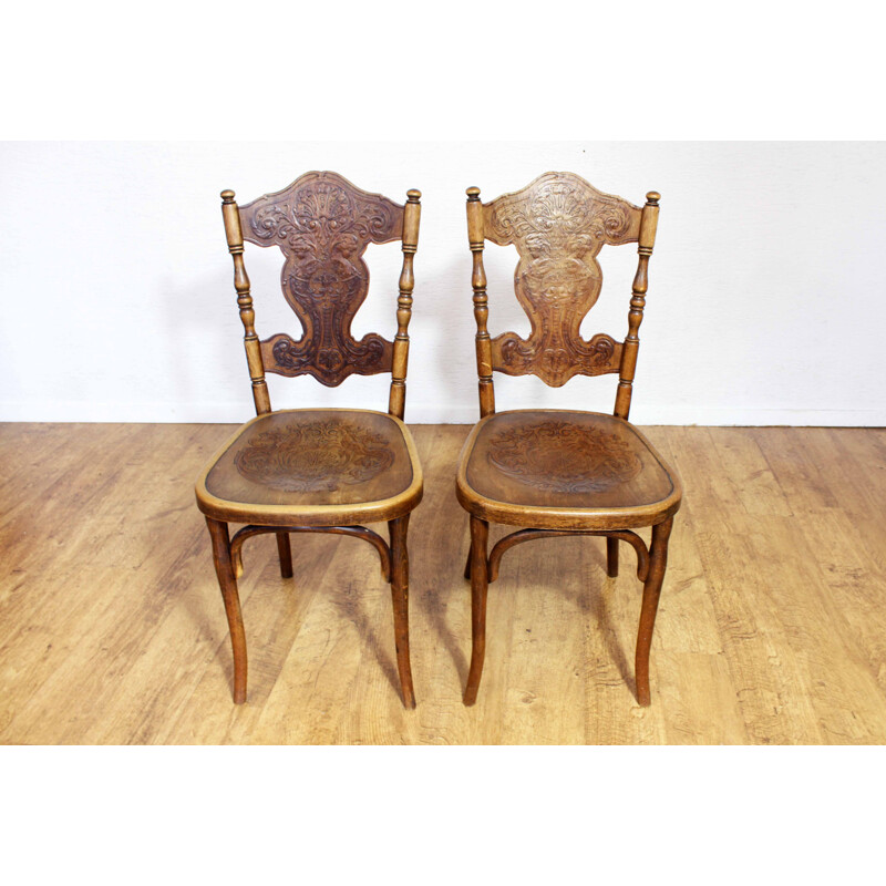 Paar antike Vintage-Stühle mit Jakobsdekor