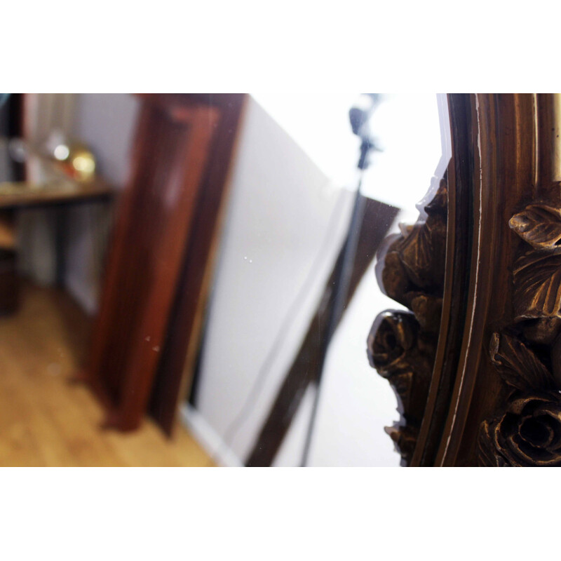 Miroir vintage doré à décor floral en stuc