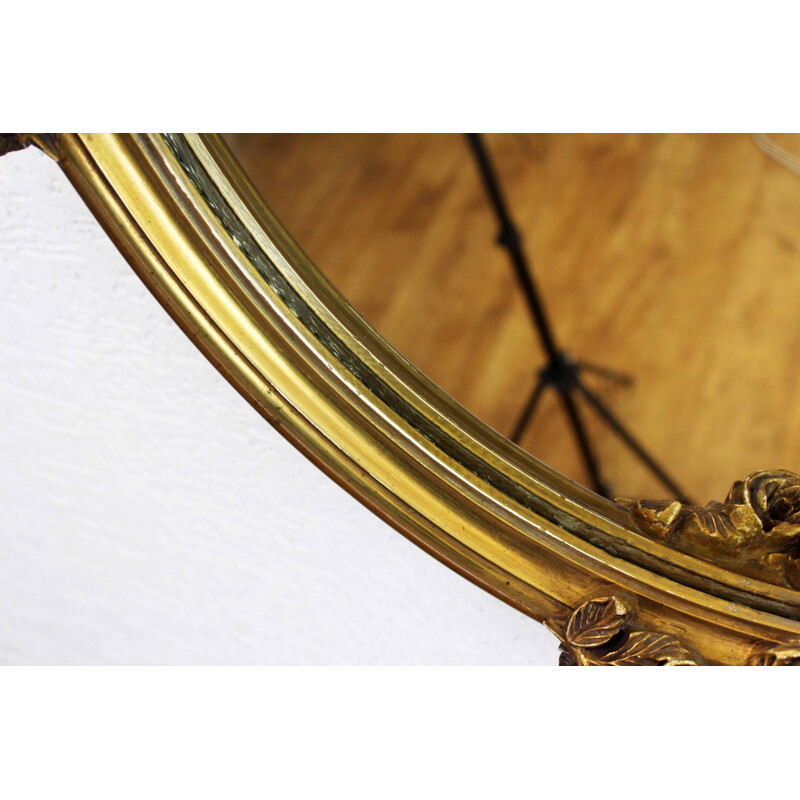Miroir vintage doré à décor floral en stuc