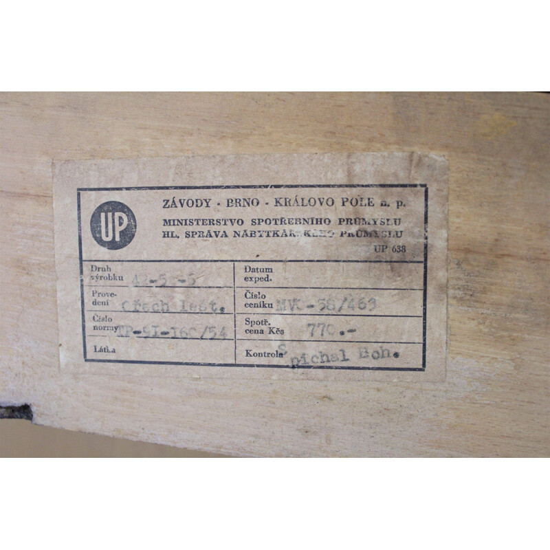 Table vintage à rallonge en noyer de Jindrich Halabala pour UP Zavody 1950