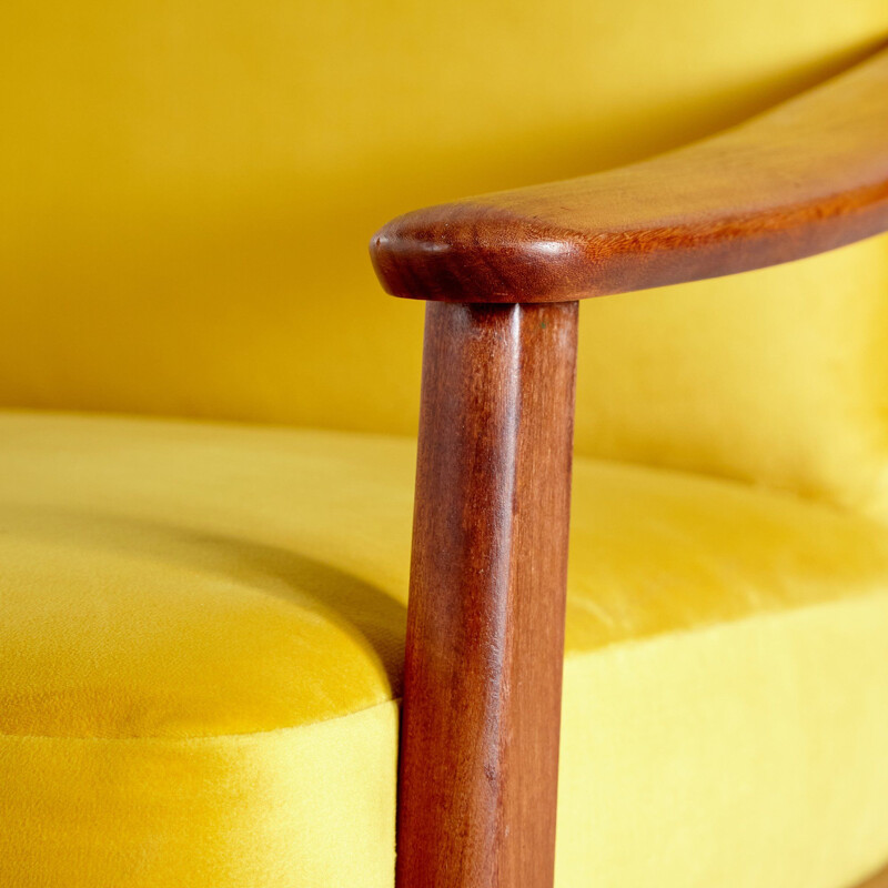 Fauteuil vintage en teck avec nouvelle tapisserie en velours jaune Danemark 1960