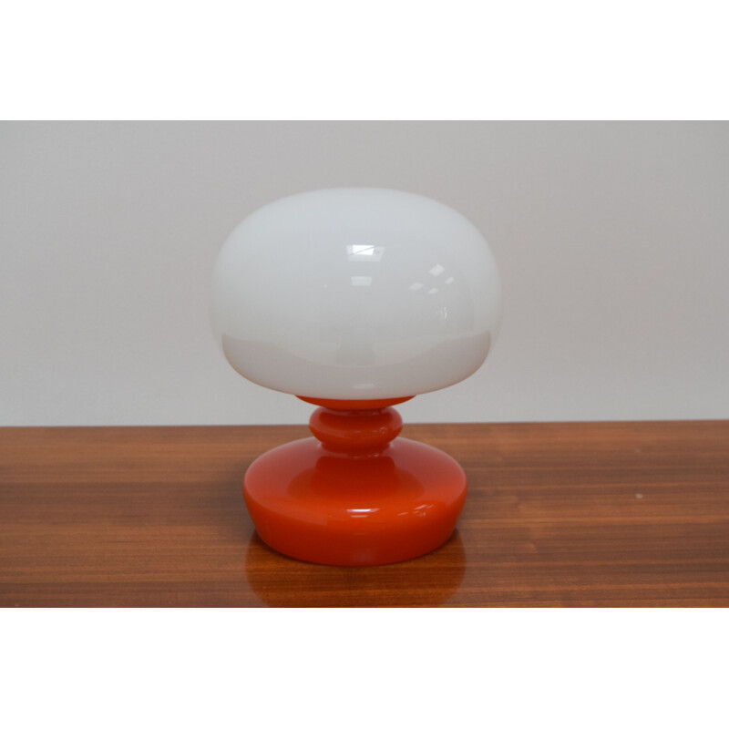 Lámpara de mesa vintage de cristal de Valasske Mezirici 1970