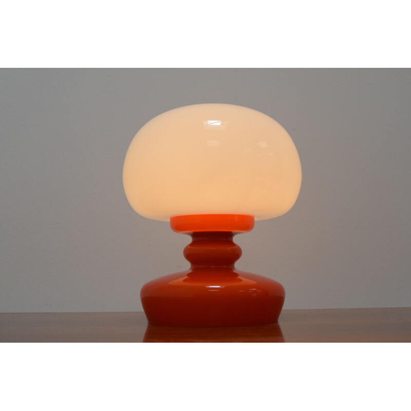 Lámpara de mesa vintage de cristal de Valasske Mezirici 1970