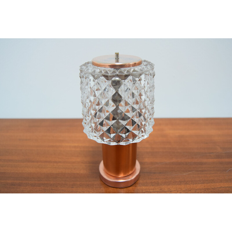 Lámpara de mesa vintage de cobre y cristal tallado de Kamenicky Senov, Checoslovaquia 1970