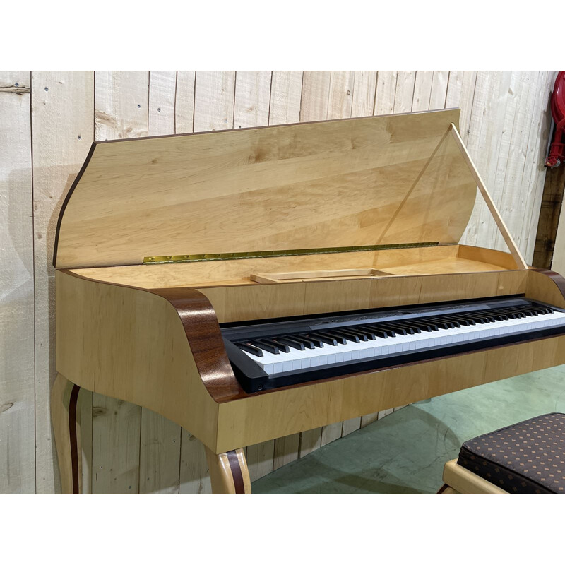 Vintage piano en kruk in esdoornhout