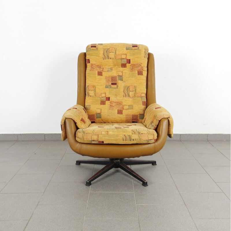 Set of 4 vintage swivel armchairs by Peem