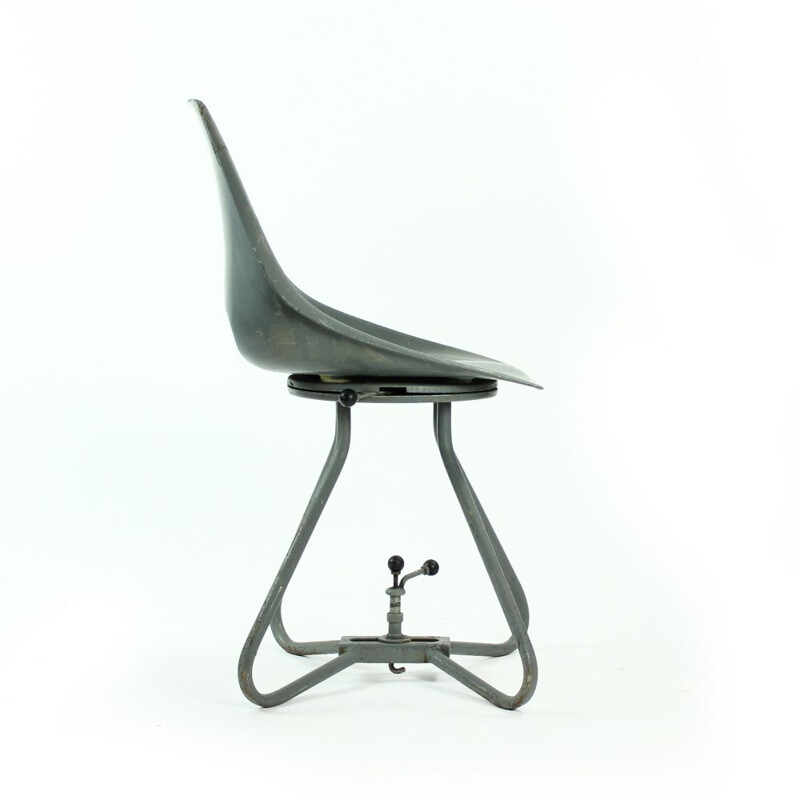 Cadeiras Vintage em fibra de vidro e metal cinzento de eléctrico de Miroslav Navratil 1960