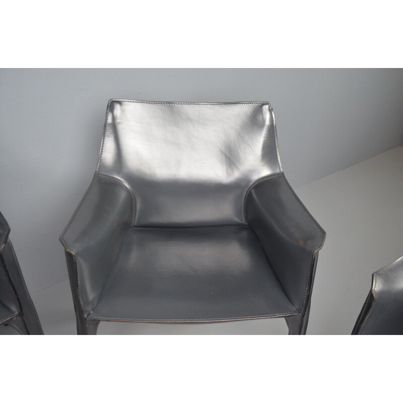 Ensemble de 4 chaises vintage en cuir gris foncé par Mario Bellini 1977