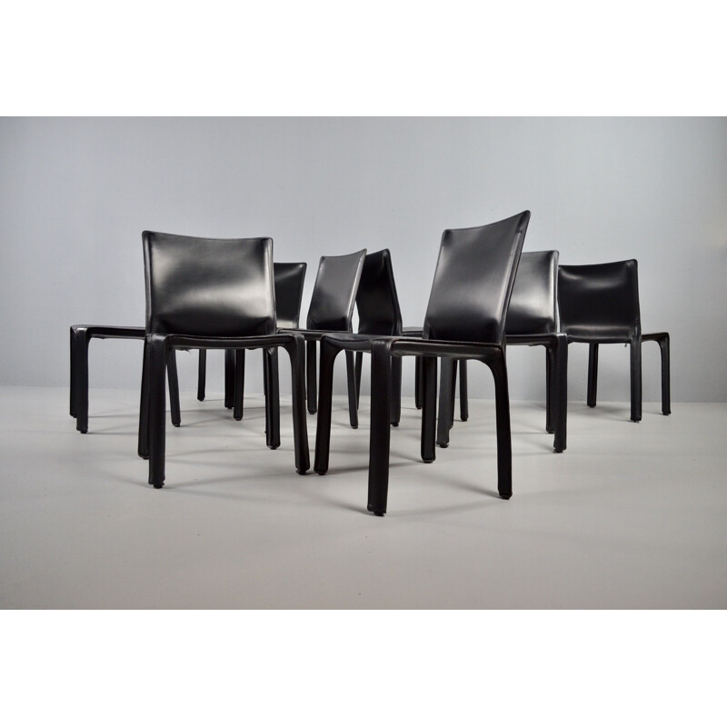 Ensemble de 8 chaises vintage en cuir noir par Mario Bellini 1977