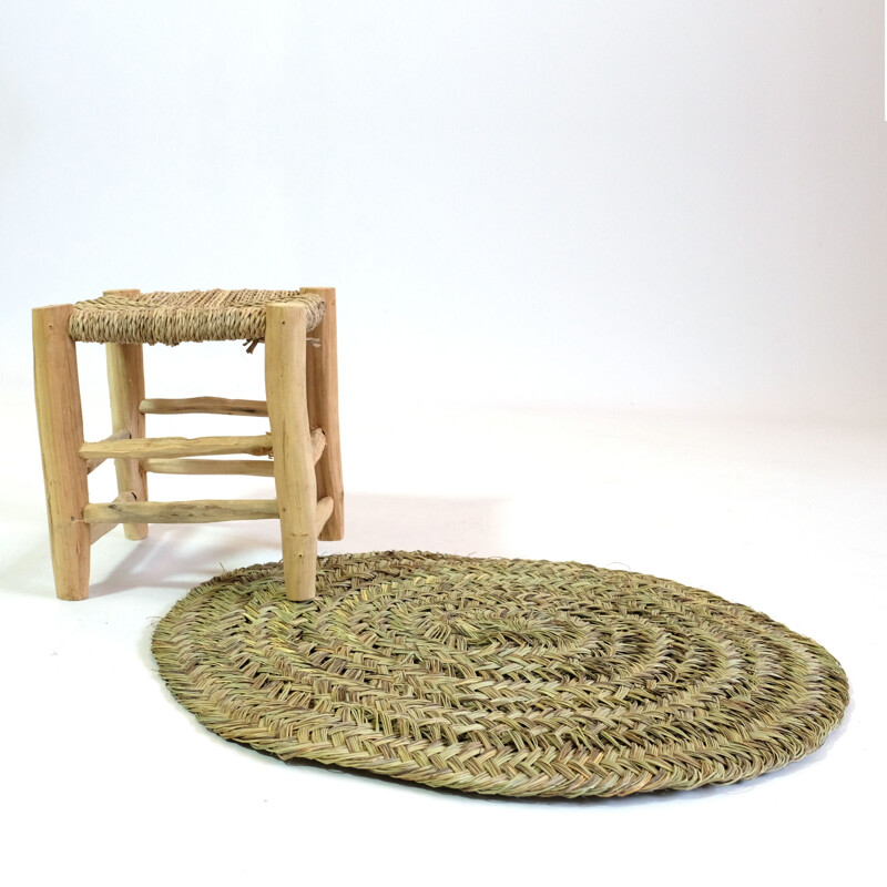 Round vintage carpet in natural fiber braided