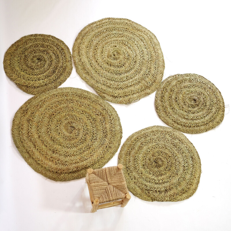 Round vintage carpet in natural fiber braided